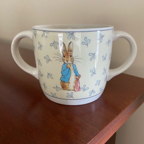 VINTAGE PETER RABBIT TEA TIME TWO HANDLED MUG WEDGWOOD ENGLAND 1996 - Picture 2 of 5